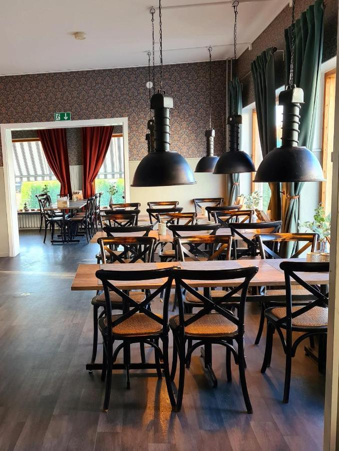 Dala-Jaerna Hotell Och Vandrarhem Exterior foto